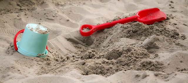 kbelík na písku